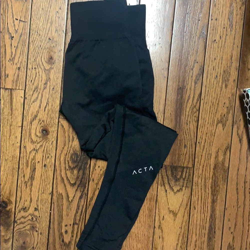 ACTA workout leggings